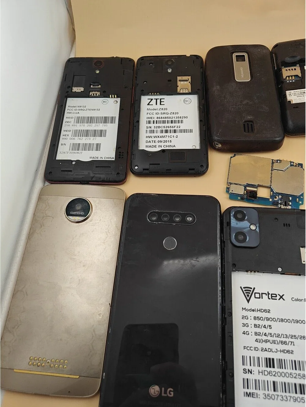 Smartphone Lot iPhone Samsung LG Parts Repair Cracked No Power Locked AS IS
